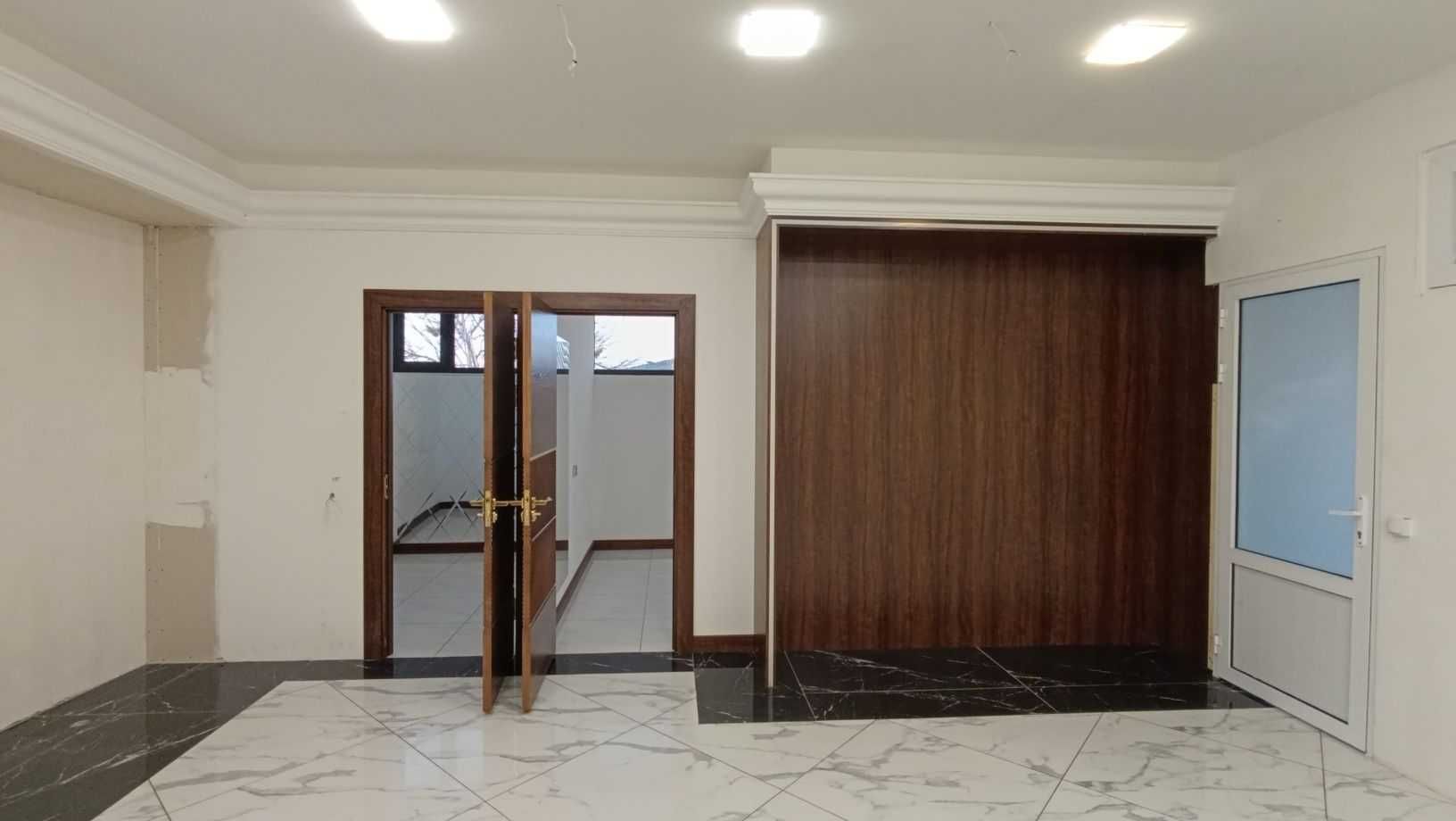 Срочно Сдаётся нежилое на втором этаже 130м² прос.Мирзо Улугбека (ДХБ)