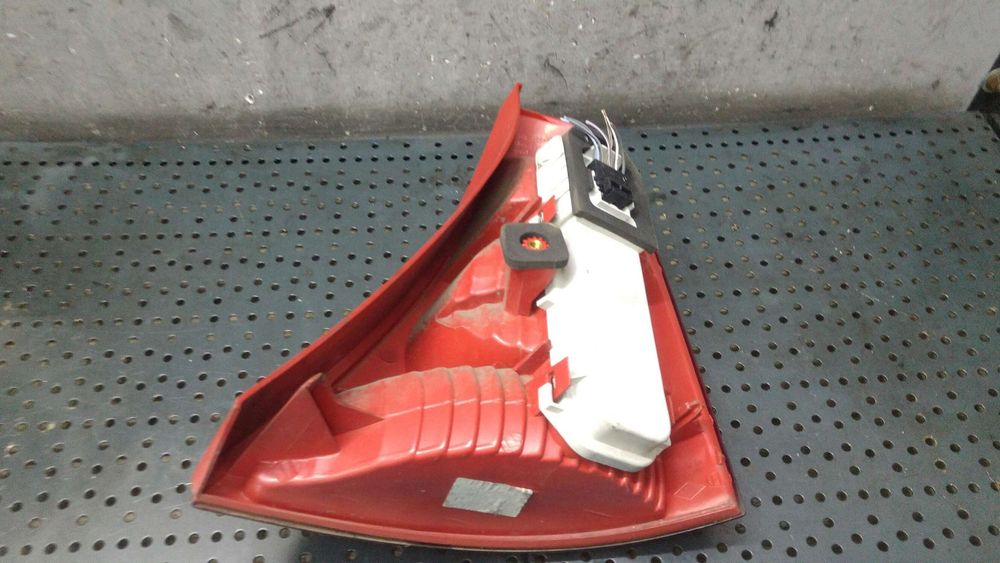 Stop tripla lampa stanga renault clio 2 hatchback 8200071413g
