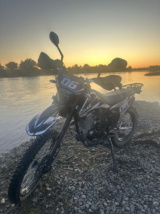 Продам эндуро 250куб