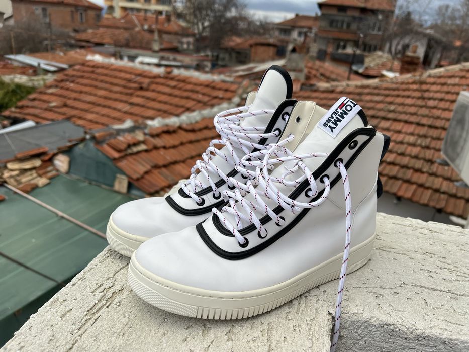 Tommy Hilfiger 44