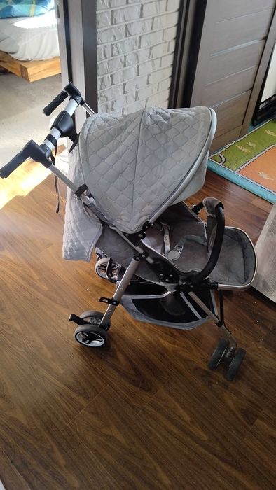 Детская складная коляска