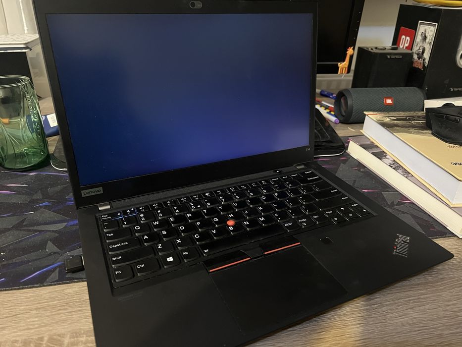 Laptop Lenovo T14 Gen1 cu procesor Intel Core i7-10510u, 14 inch