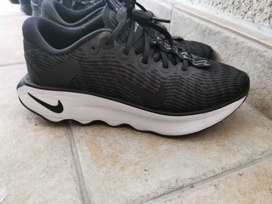 Vand incaltari Nike Motiva
