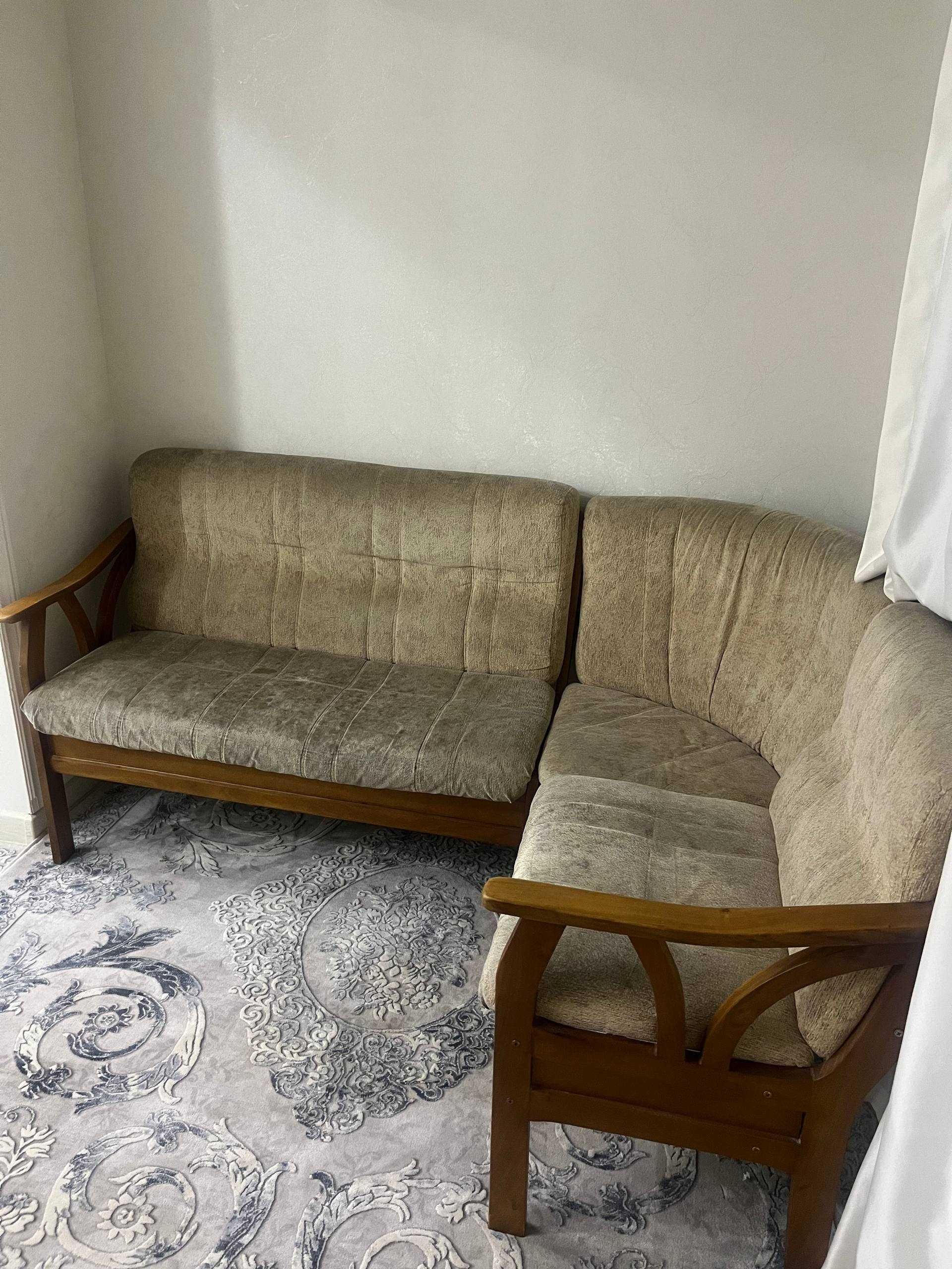 Продам диван-уголок: компактный, удобный, недорого