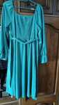 Rochie catifea este un verde mai deschis