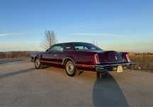 Ретро Автомобил под наем Lincoln Continental Mark V кола