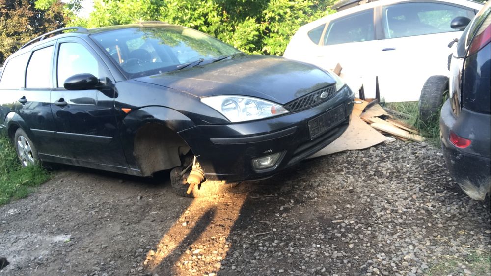 Dezmembrez Ford Focus 1