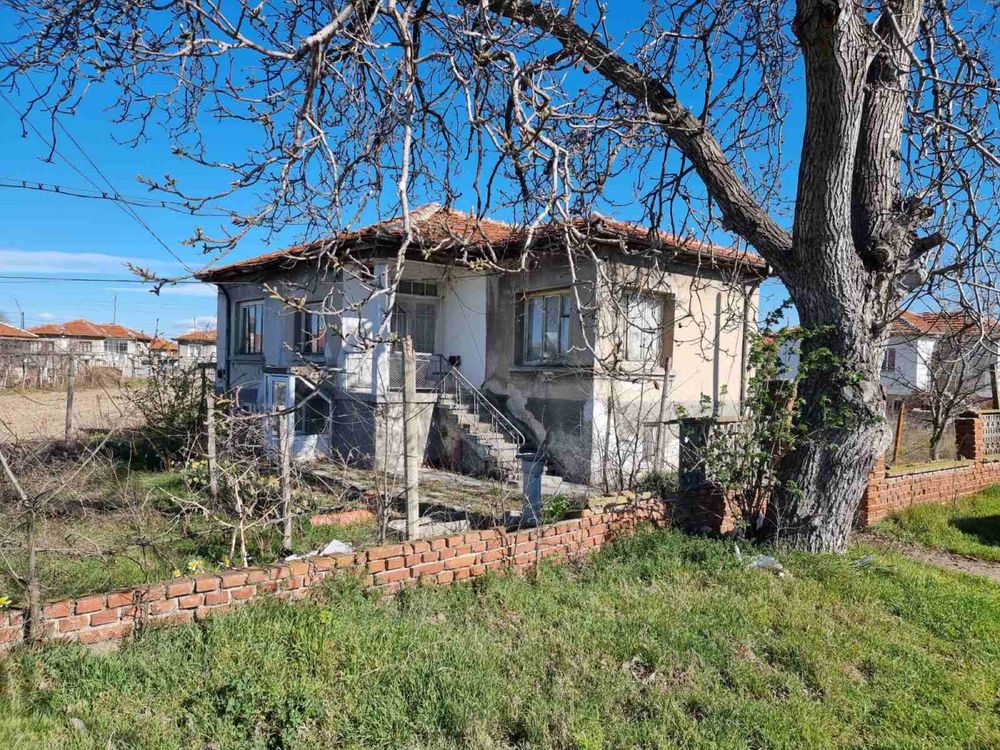 Къща с двор с. Поповица(Пловдив)