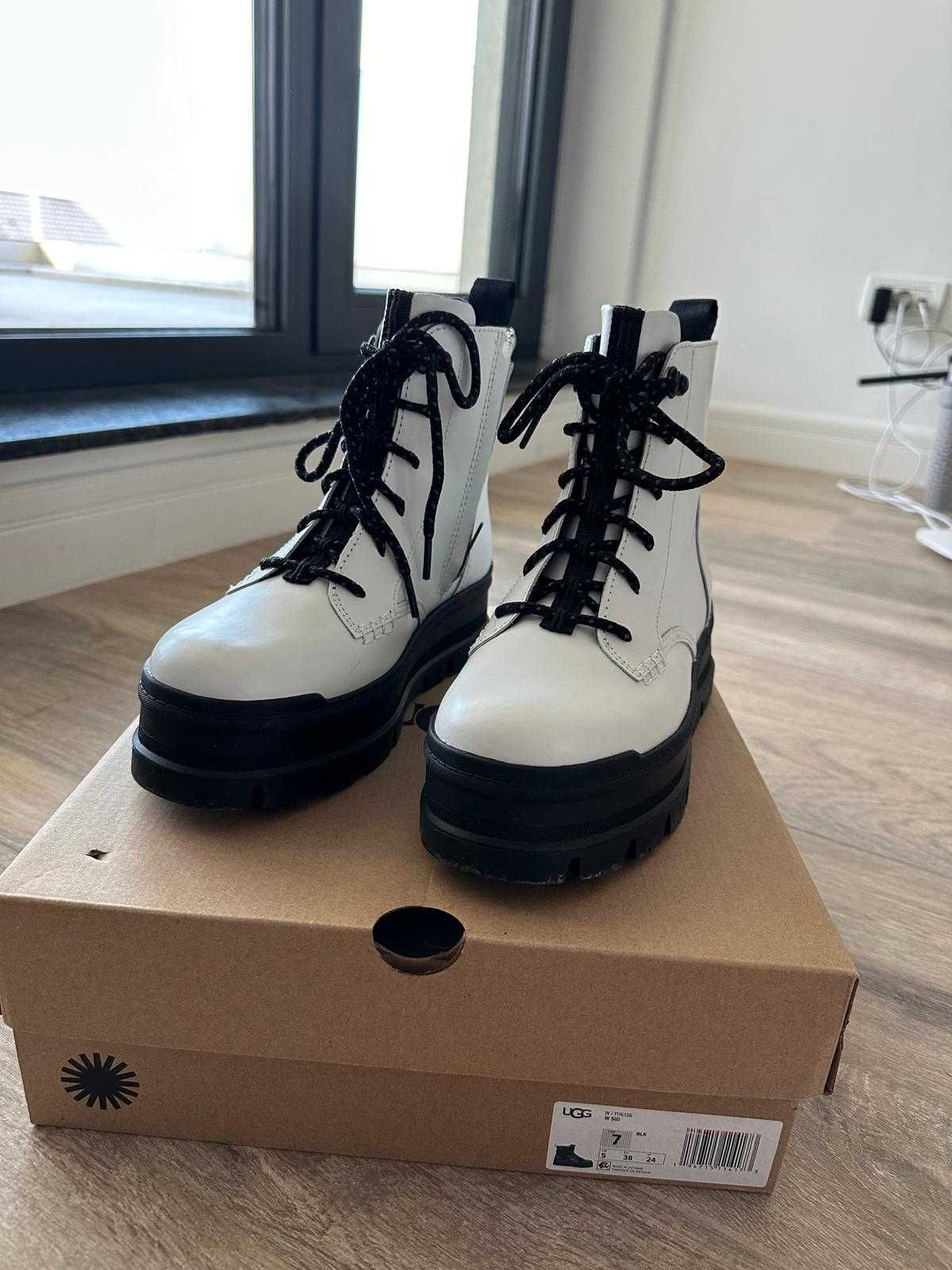UGG Sidnee white