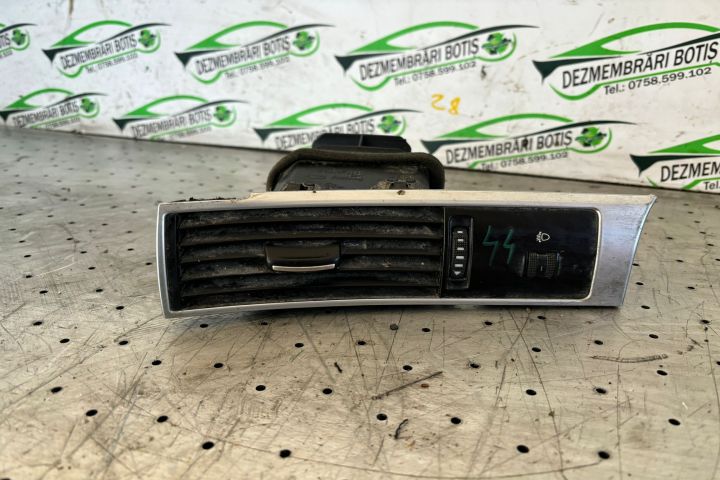 Grila ventilatie bord stanga Audi A6 4F/C6