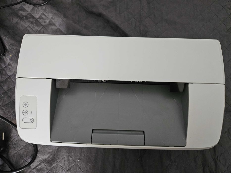 Принтер HP Laser Jet M110we с 3 тонер касети