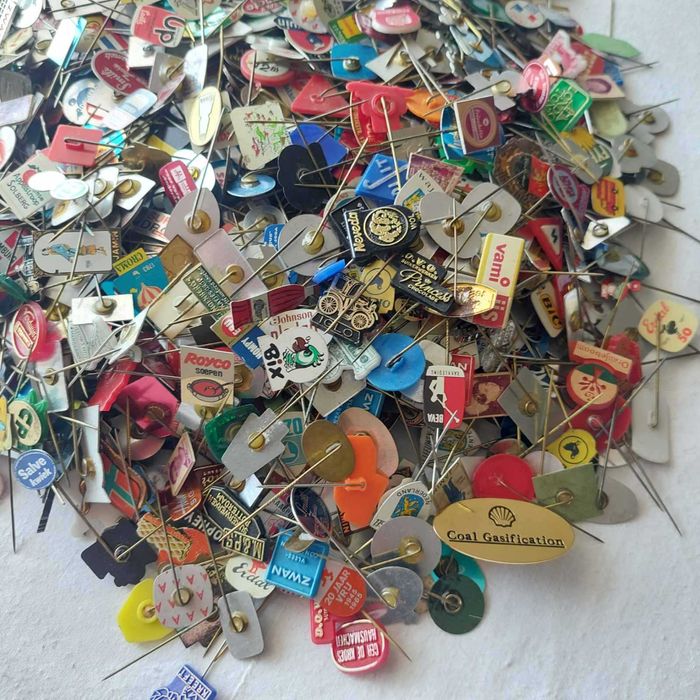 Огромен лот Значки (1.4 килограма, 1400+броя)