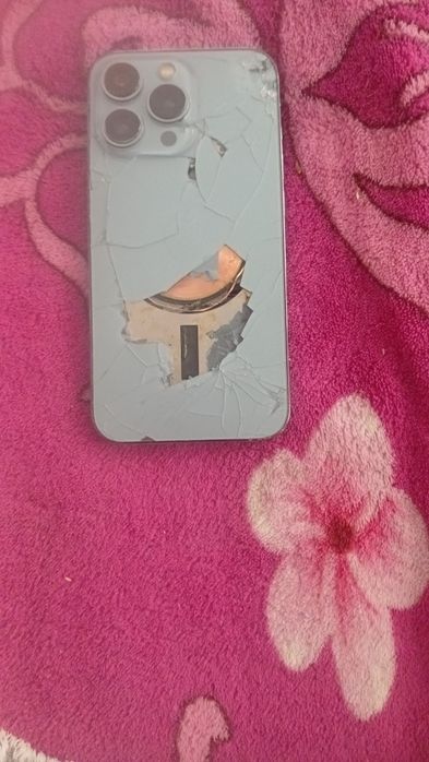 I Phone 13 Pro ca piese