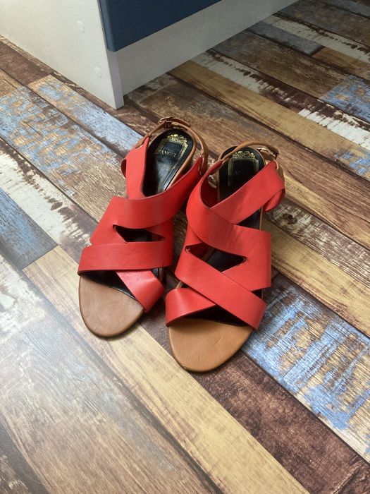 Туфли-босоножки на каблуке