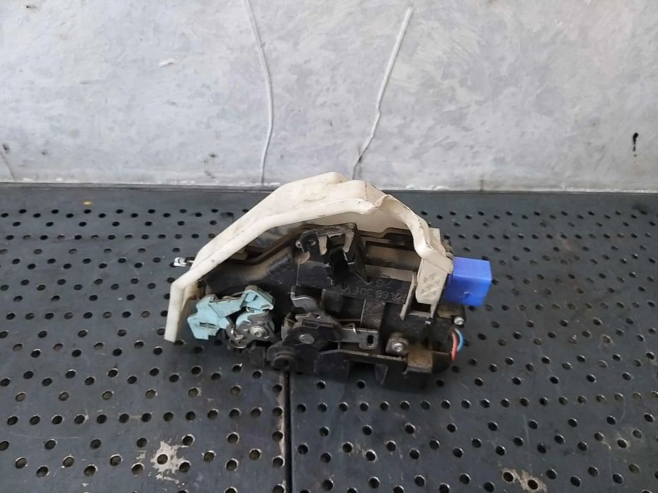 Broasca usa stanga spate vw golf 5 1k