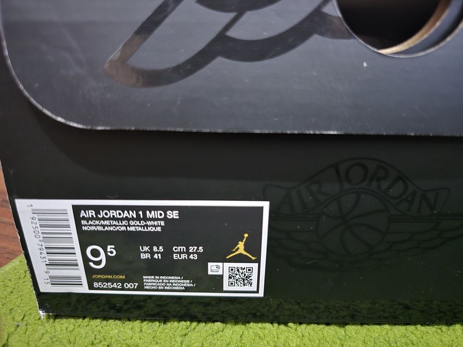 Jordan 1 Mid Black and Gold 100% originali, marimea 43