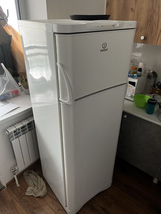 Продам холодильник INDESIT