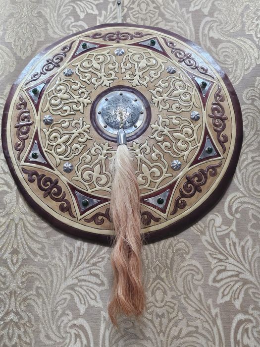 Щит в этническом стиле