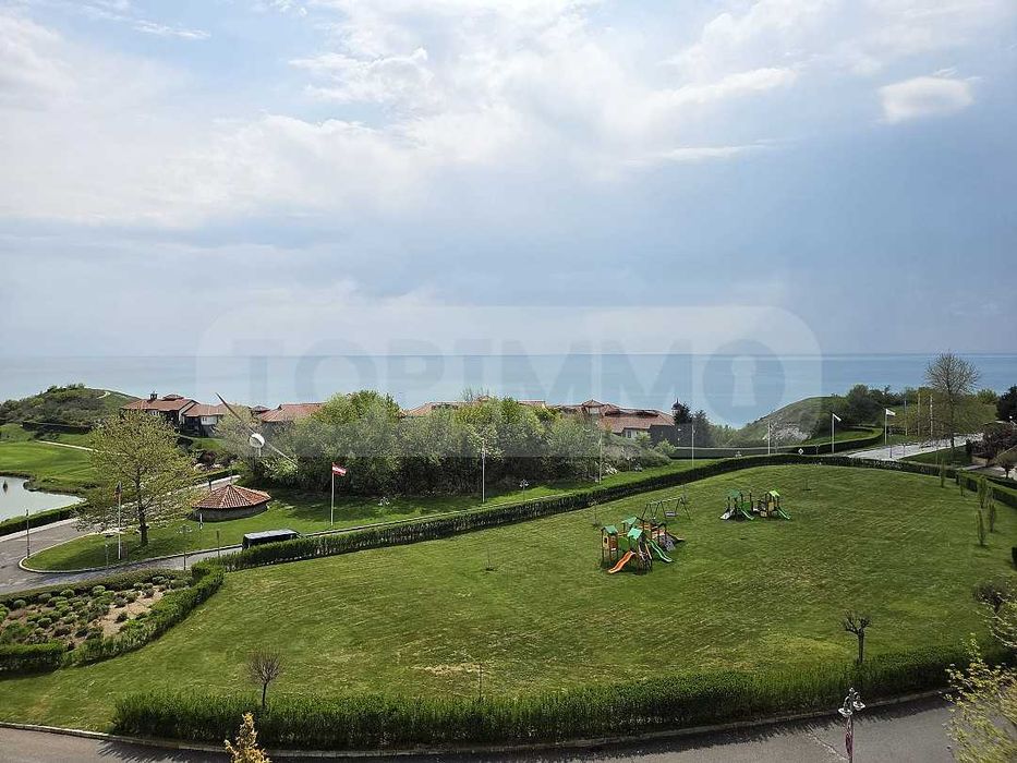 Четиристаен апартамент в голф комплекс Thracian Cliffs Golf Resort