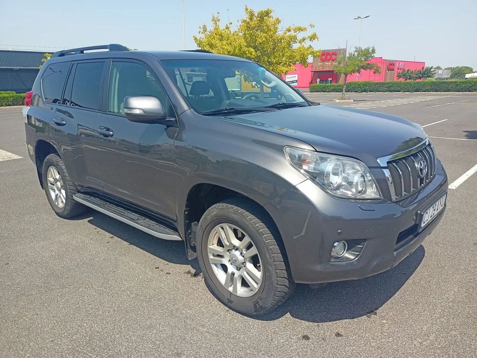 Toyota Land Cruiser Toyota Land Cruiser 3.0l Turbo D-4D Aut. AVS 7 Locuri Luxury