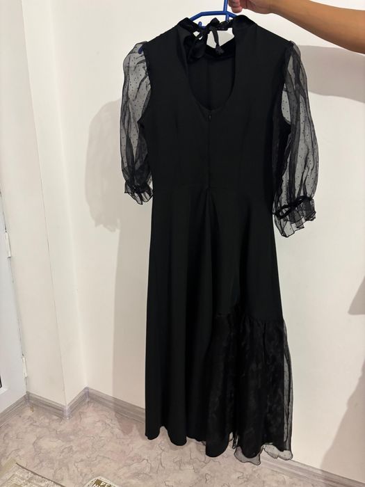 киімдер сатылады