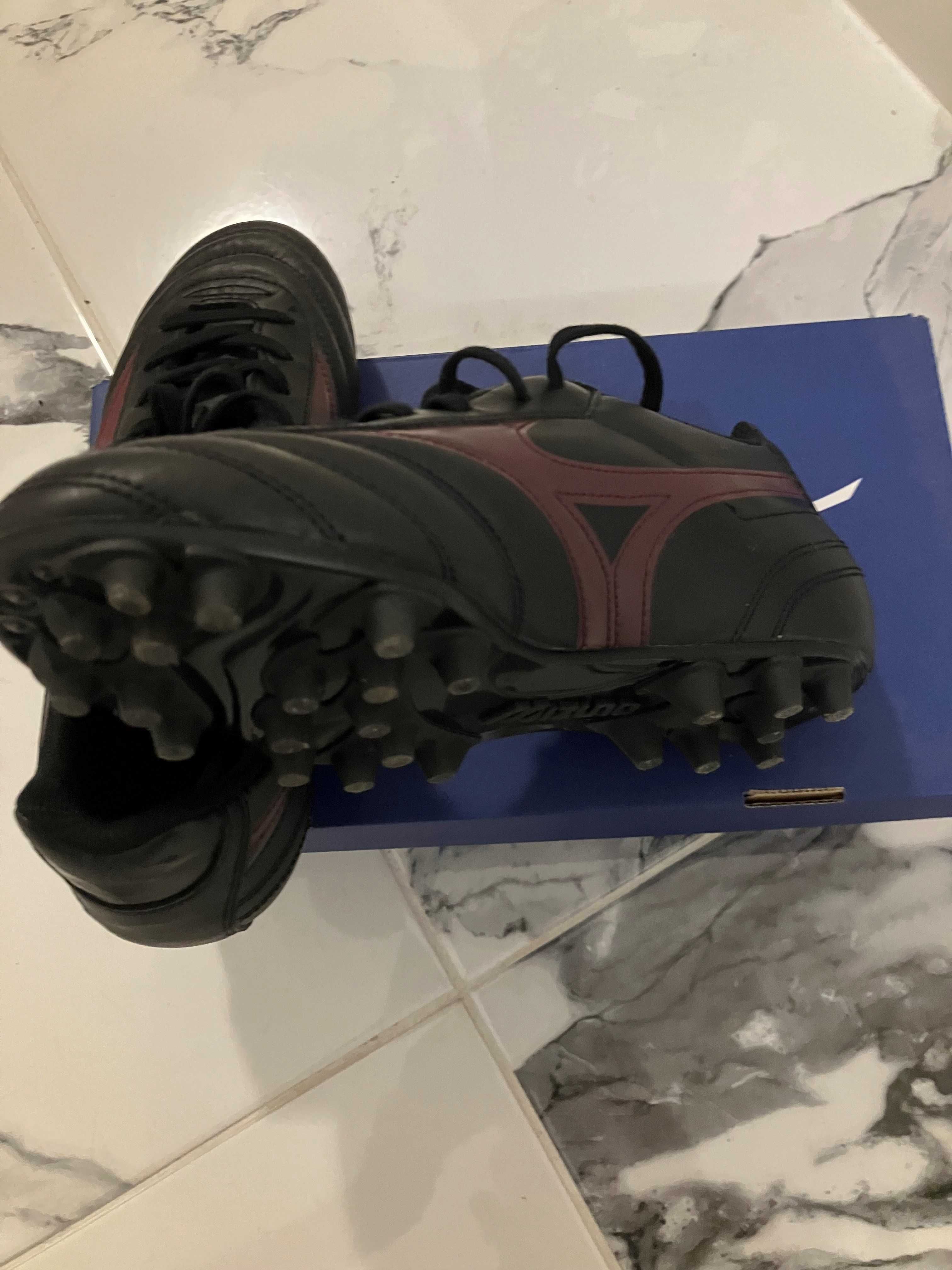 Mizuno Обувки за футбол Morelia II Club 24 Jr
