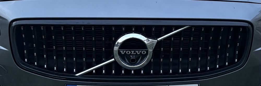 Решетка предна броня Volvo V90/S90/V90 Cross country с камера