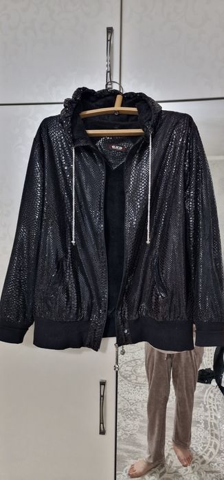 Куртка с капишоном