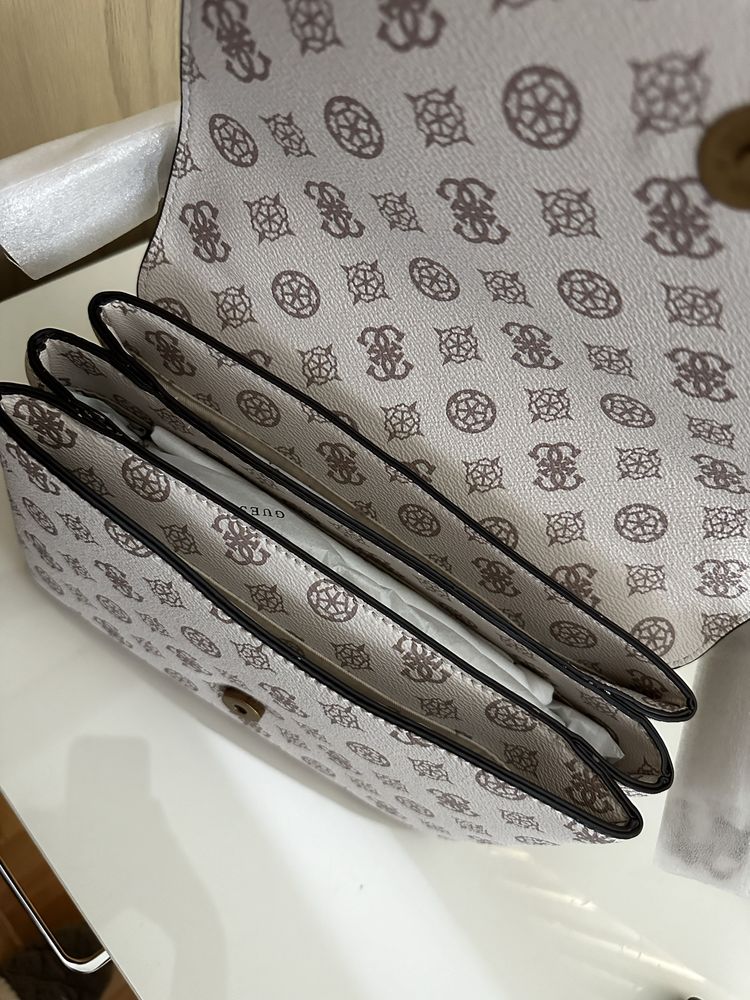 Дамска чанта Guess