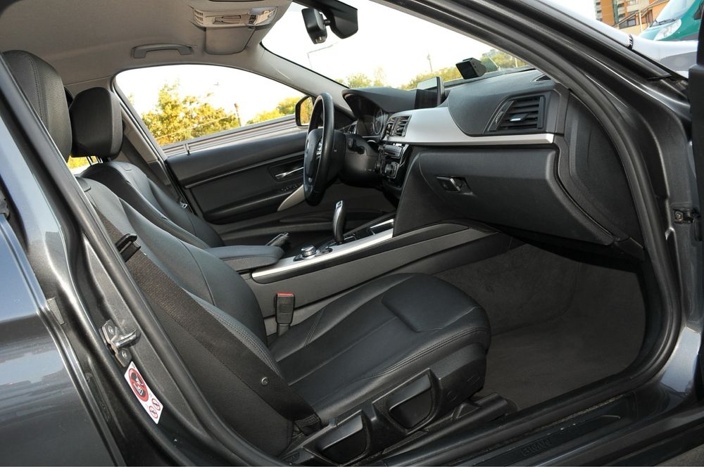 BMW  Seria 3 Touring 318d  Automat LED Navi Servotronic Euro6