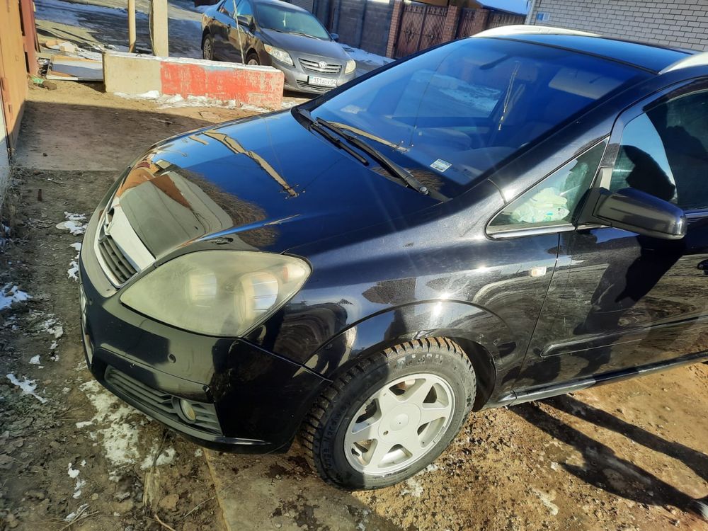 Opel Zafira  екі мың бесінші жылғы