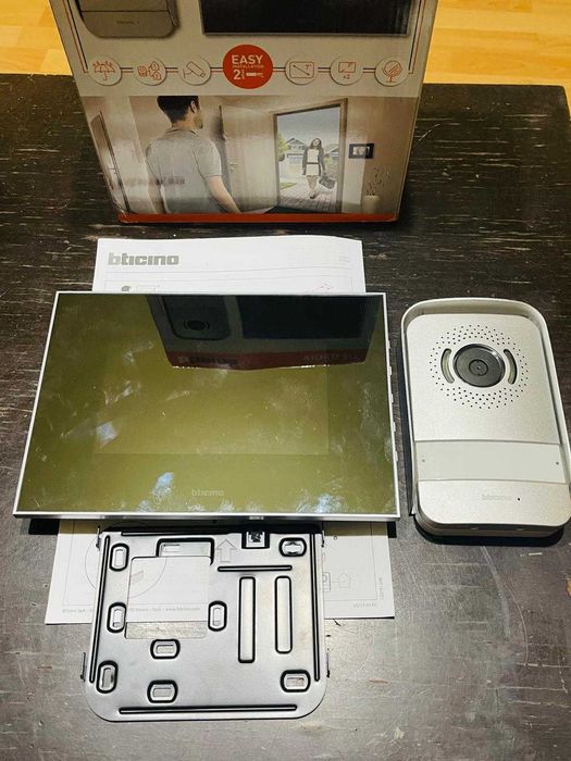 Kit video-interfon Bticino 317013 Plug-In cu monitor