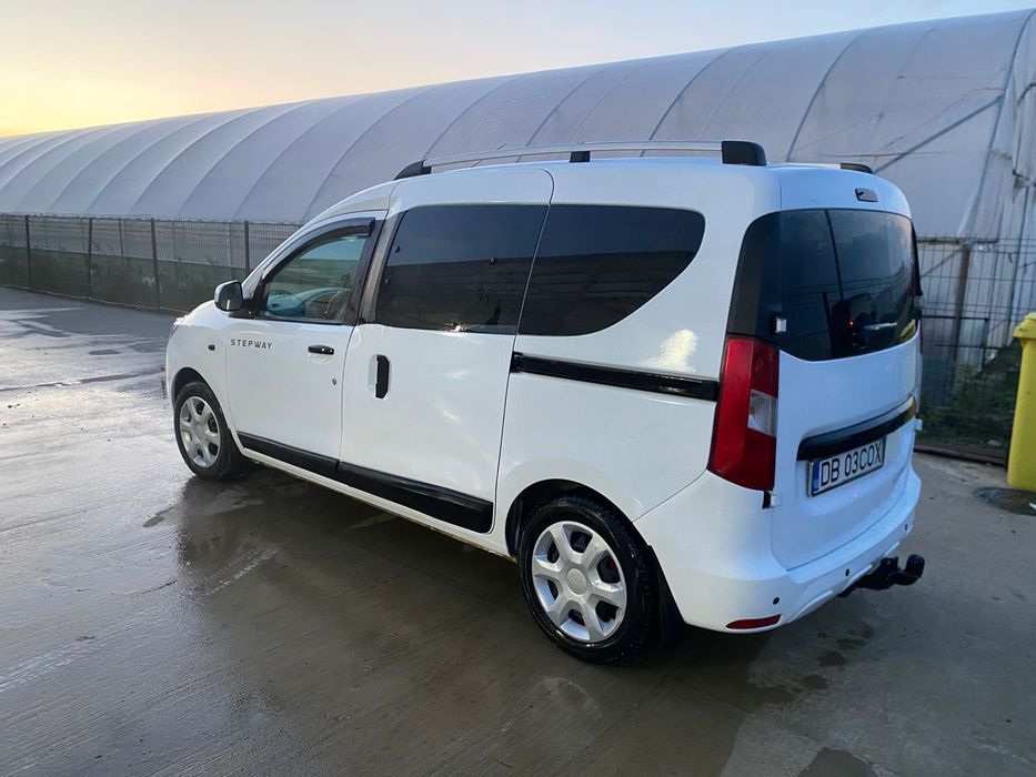 Vând dacia dokker