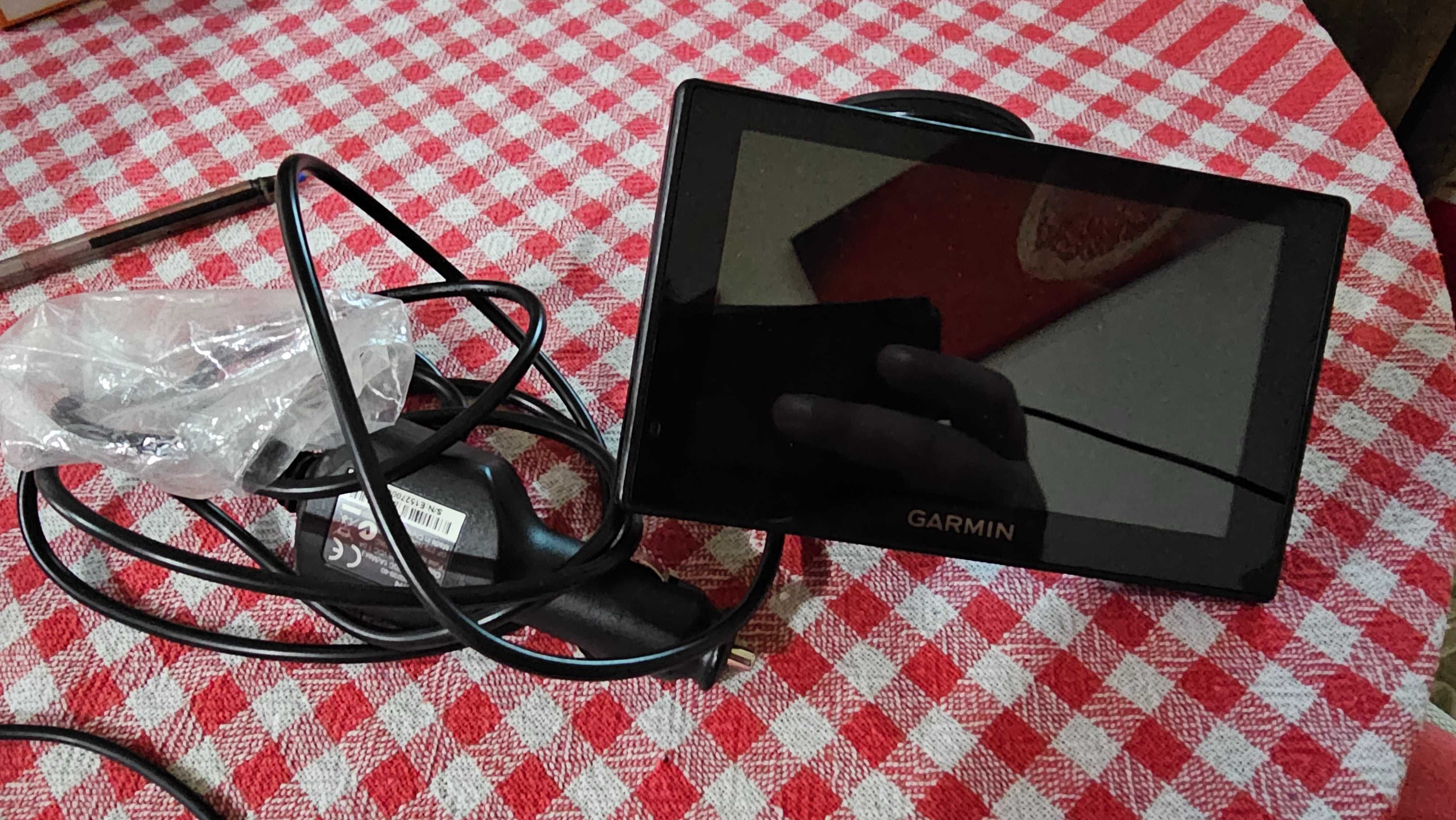 Навигация Гармин GARMIN Drive Smart 50 LM с зарядно за кола и стоика