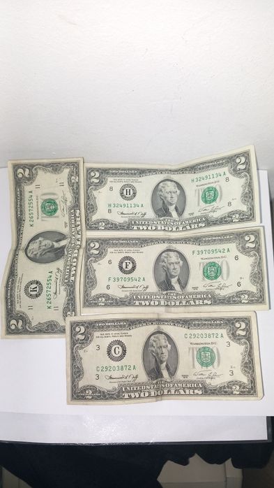 Vând bancnote 2 dolari an 1976 stare buna ! Predare personala Bacău!