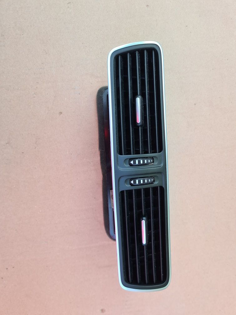 Grila centrala plansa VW Passat CC B7 B6