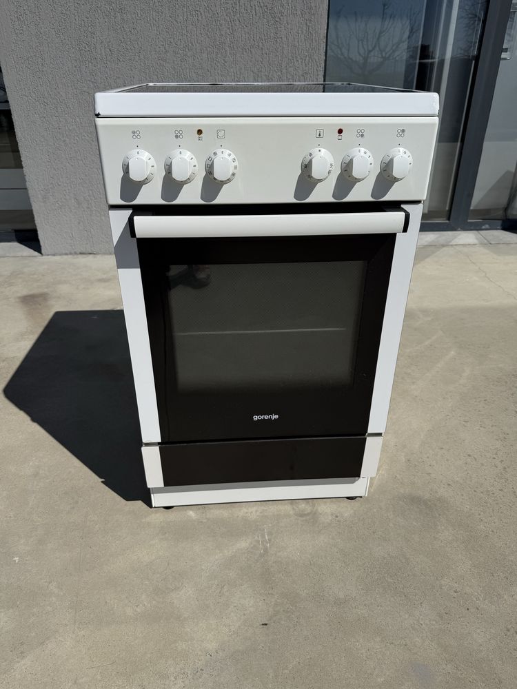 Печка с керамичен плот Gorenje 50 см широка
