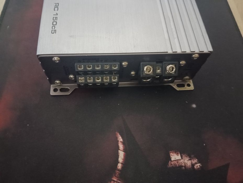 Продавам 5 канален усилвател Gladen RC150C5