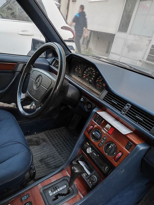 Мерцедес Бенц Е220