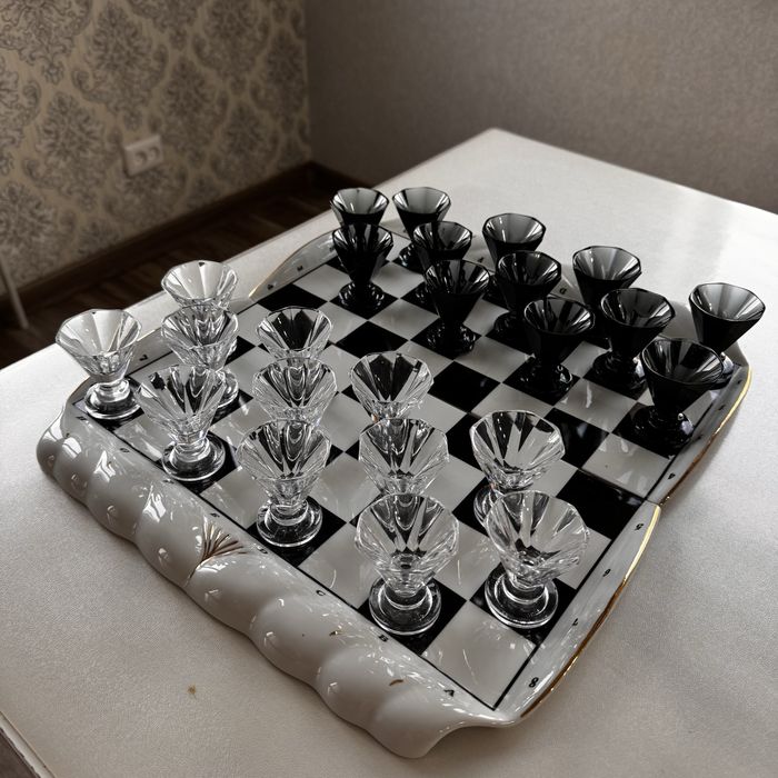 Продам шашки рюмочные стеклянные (игра пьяные шашки)