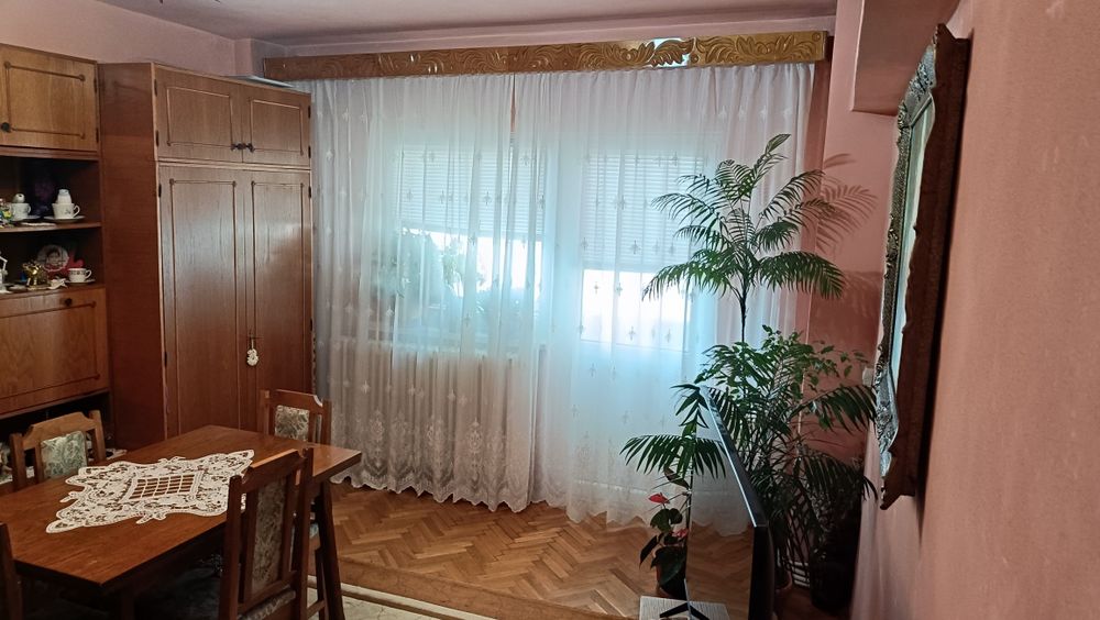 Vând apartament zona Dalas 4 camere