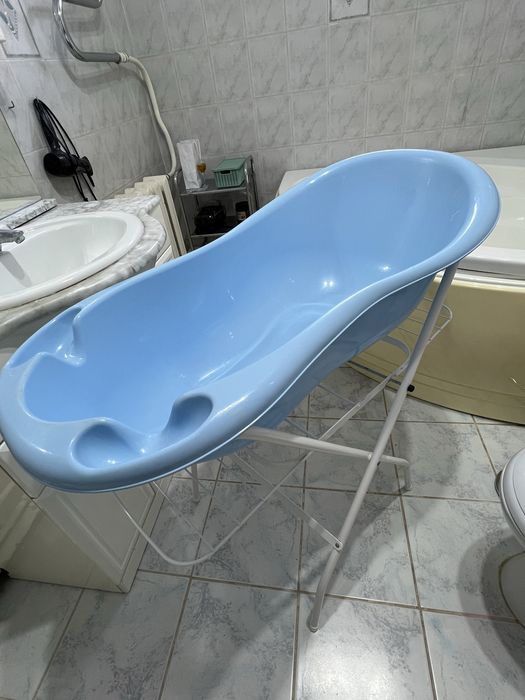 Ванночка для купания с подставкой