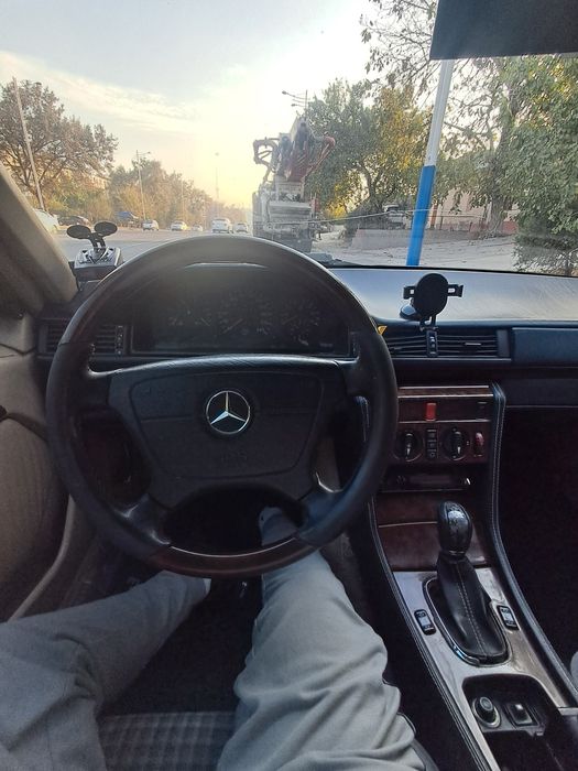 Мерседес Бенз 124