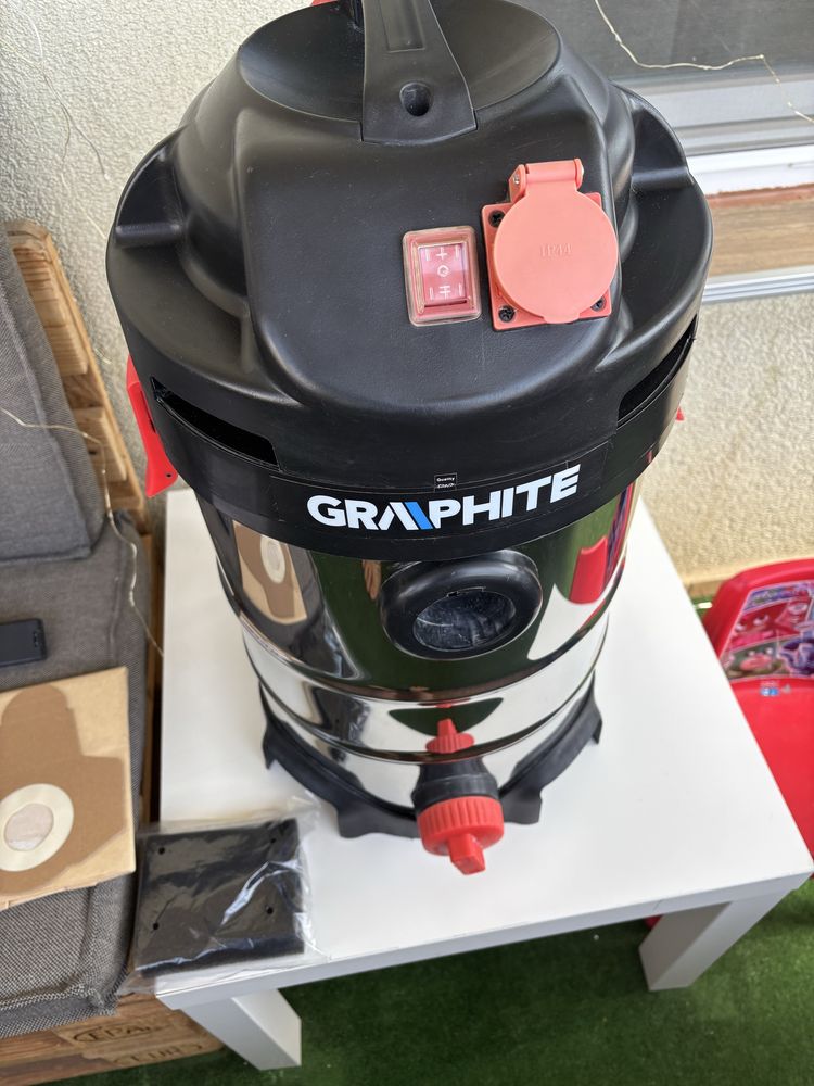 Прахосмукачка за мокро и сухо почистване Graphite 59G607