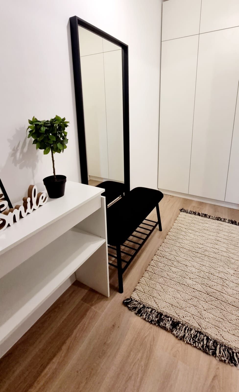 Ofer spre închiriere apartament cu doua camere