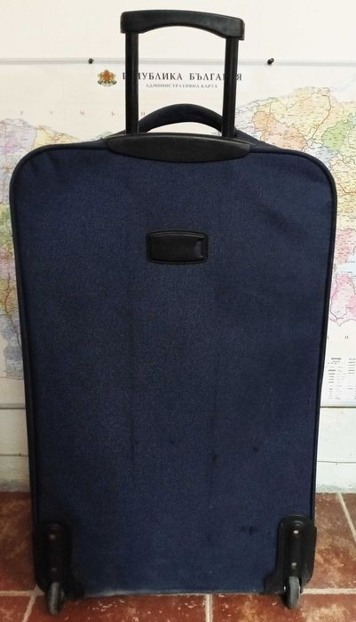 Куфар голям с дръжка на колела