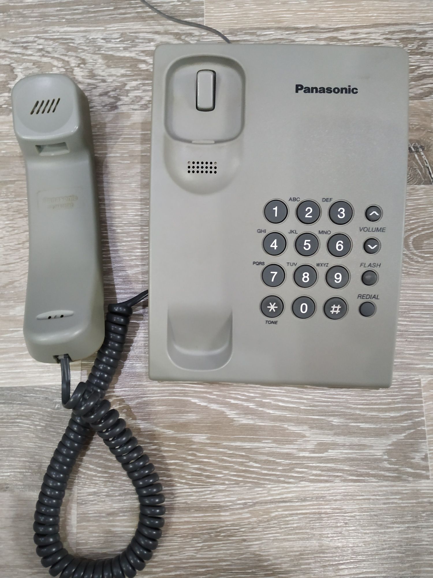 Продаю проводной, серый телефон Panasonic