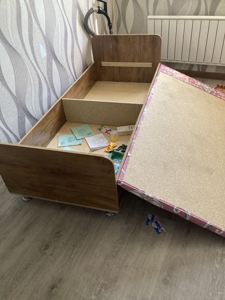 кровати(3 штуки) в идеальном состоянии