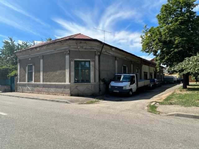 Casa cu gradina in Drobeta Turnu Severin, 4 camere, baie si bucatarie.