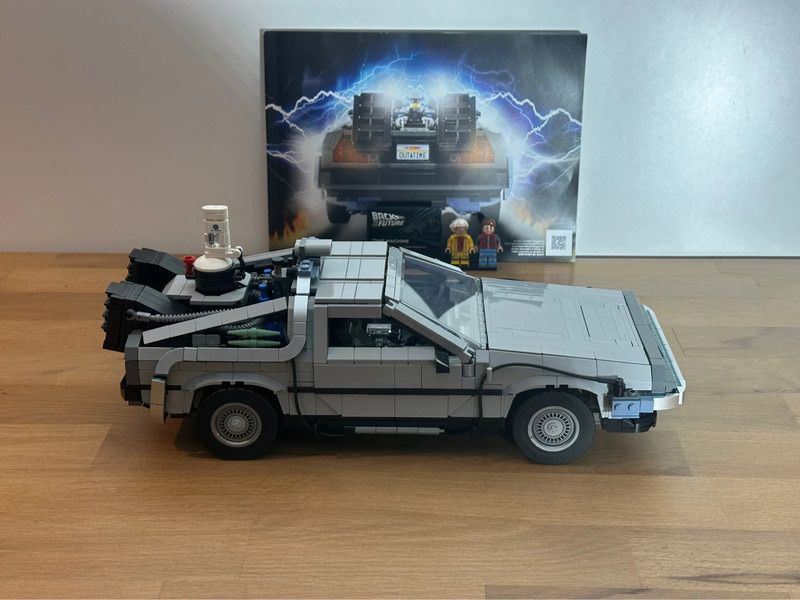 LEGO Back to the Future Time Machine (DeLorean) (10300)